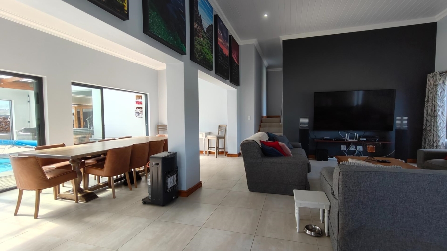 4 Bedroom Property for Sale in Outeniquasbosch Western Cape